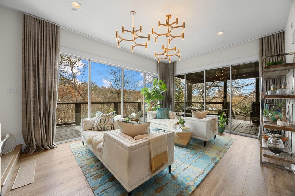 7643 Parkview CIR, Austin, TX 78731