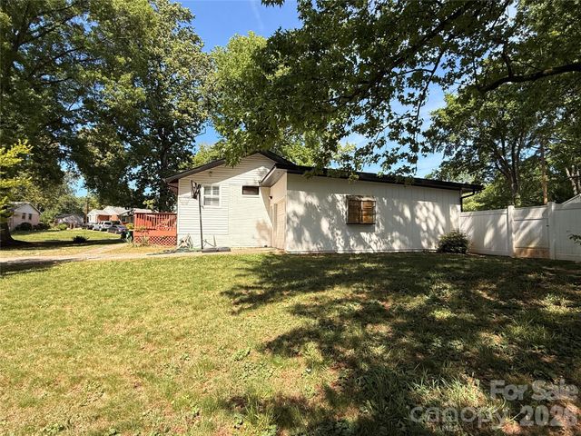 401 Rutland Drive, Charlotte, NC 28217