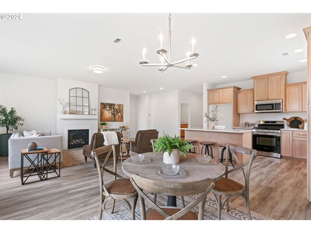 9344 GLORY Ct, Salem, OR 97305