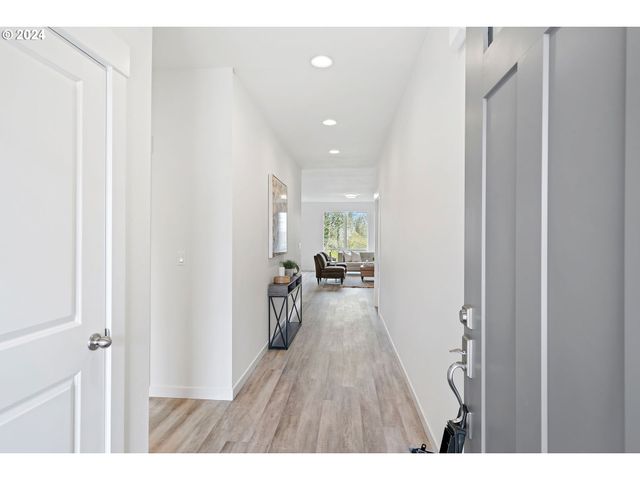 9344 GLORY Ct, Salem, OR 97305