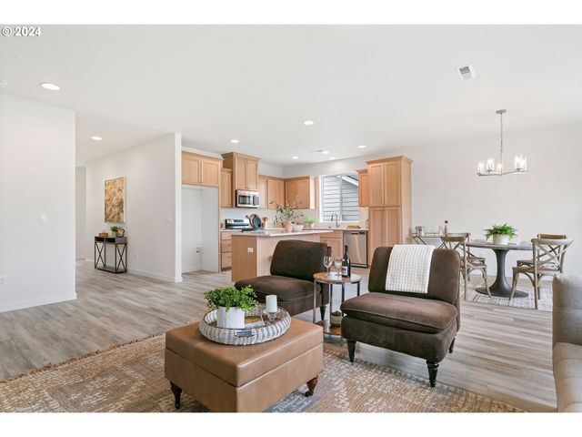 9344 GLORY Ct, Salem, OR 97305