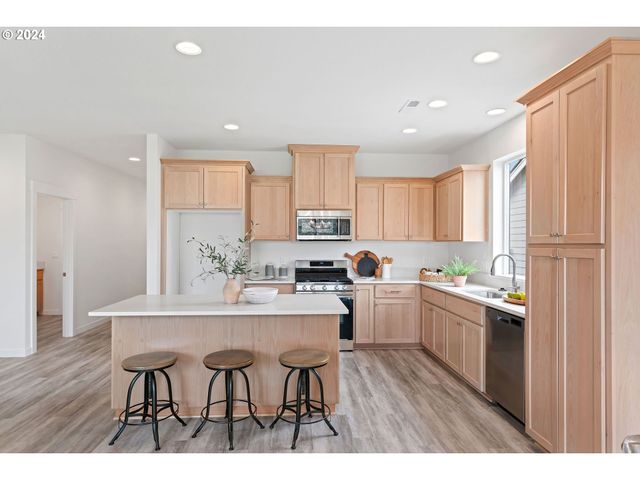 9344 GLORY Ct, Salem, OR 97305
