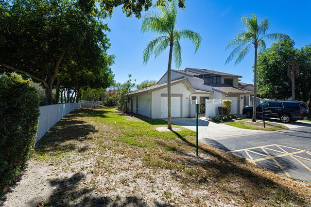 6670 Canary Palm Circle, Boca Raton, FL 33433