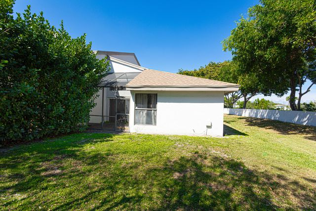 6670 Canary Palm Circle, Boca Raton, FL 33433