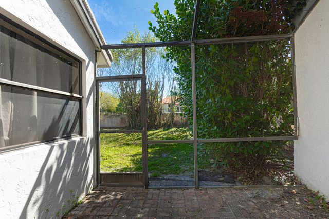 6670 Canary Palm Circle, Boca Raton, FL 33433