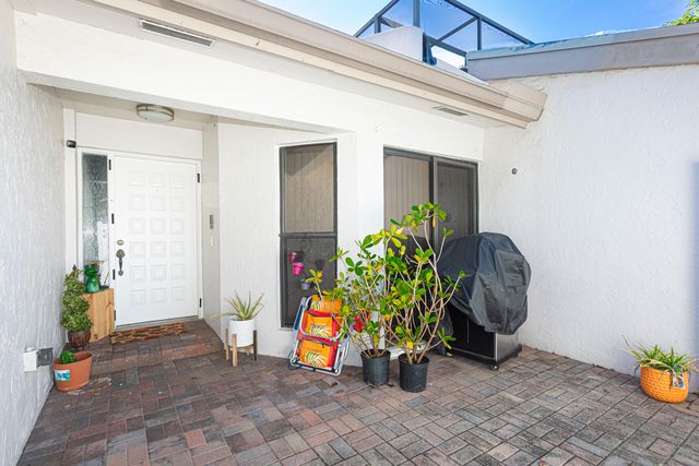 6670 Canary Palm Circle, Boca Raton, FL 33433