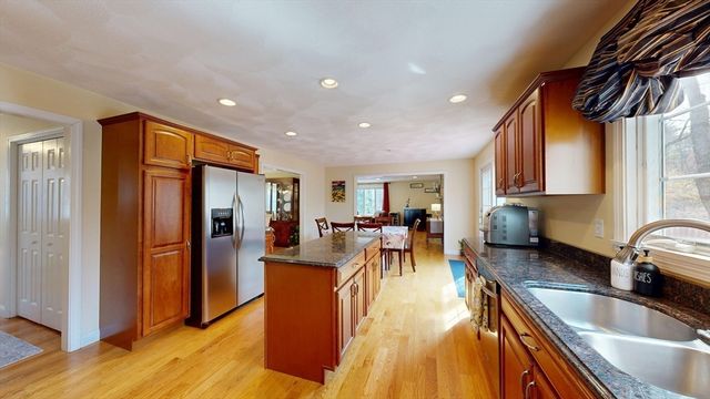 122 Elm St, North Reading, MA 01864