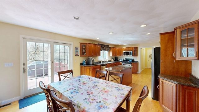 122 Elm St, North Reading, MA 01864