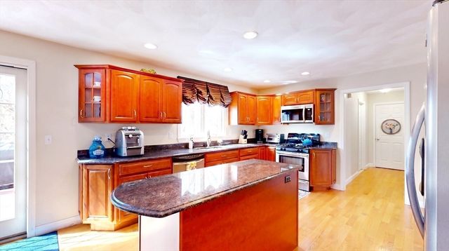 122 Elm St, North Reading, MA 01864