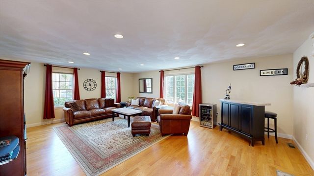 122 Elm St, North Reading, MA 01864