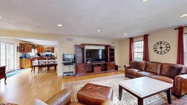 122 Elm St, North Reading, MA 01864