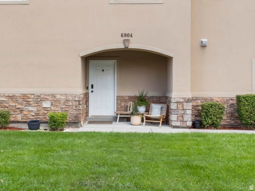 6904 W ASHBY WAY, West Valley City, UT 84128 — exterior