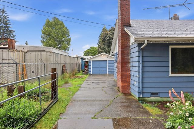 1034 Ash Avenue, Marysville, WA 98270