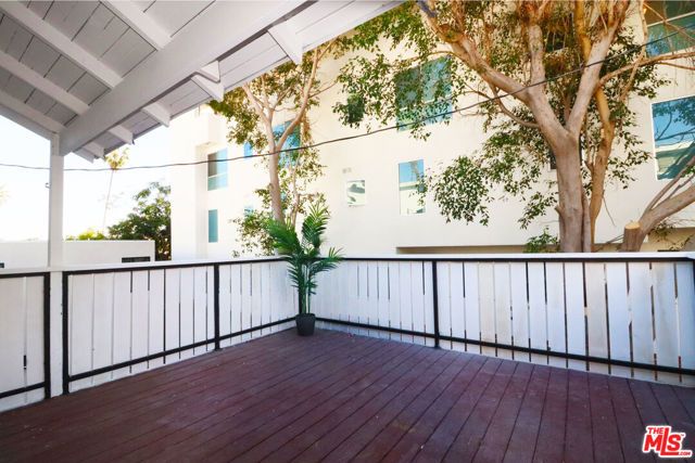 918 N San Vicente Boulevard D, West Hollywood, CA 90069