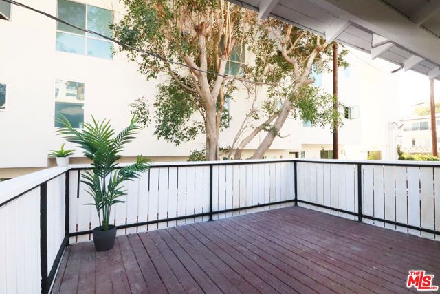 918 N San Vicente Boulevard D, West Hollywood, CA 90069