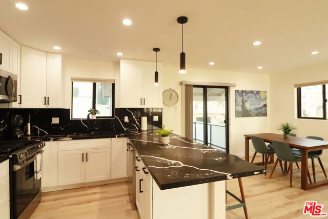 918 N San Vicente Boulevard D, West Hollywood, CA 90069