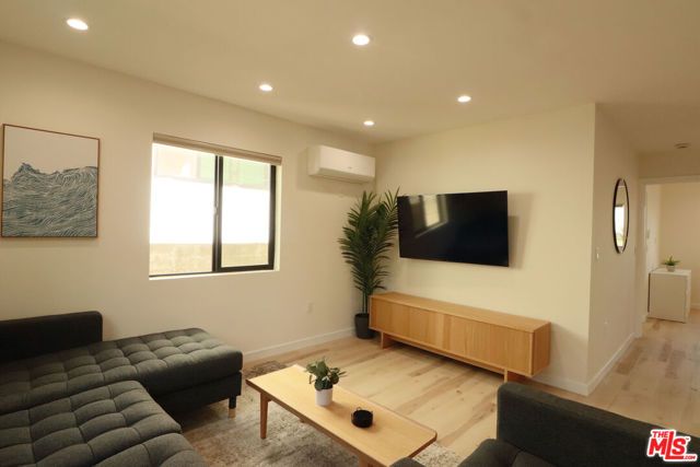 918 N San Vicente Boulevard D, West Hollywood, CA 90069