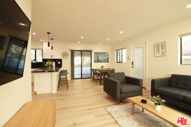 918 N San Vicente Boulevard D, West Hollywood, CA 90069