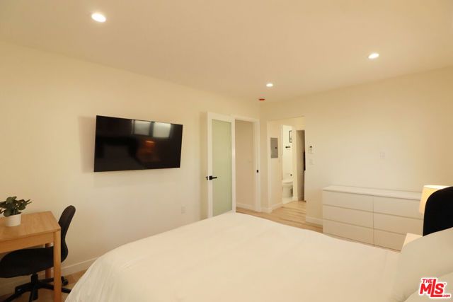 918 N San Vicente Boulevard D, West Hollywood, CA 90069