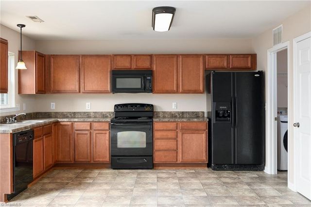 5763 Misty Hill Circle, Clemmons, NC 27012