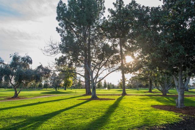 9512 Golf Course Ln, Elk Grove, CA 95758