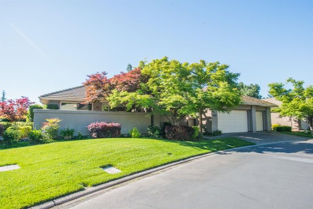 9512 Golf Course Ln, Elk Grove, CA 95758