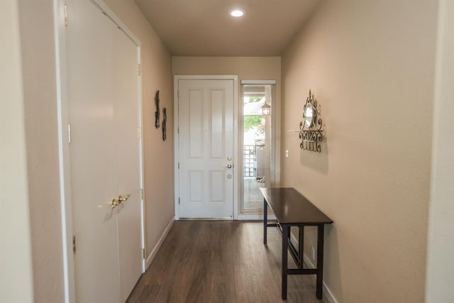 9512 Golf Course Ln, Elk Grove, CA 95758