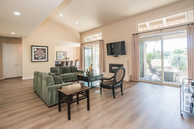 9512 Golf Course Ln, Elk Grove, CA 95758