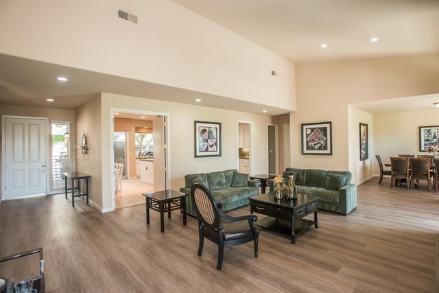 9512 Golf Course Ln, Elk Grove, CA 95758