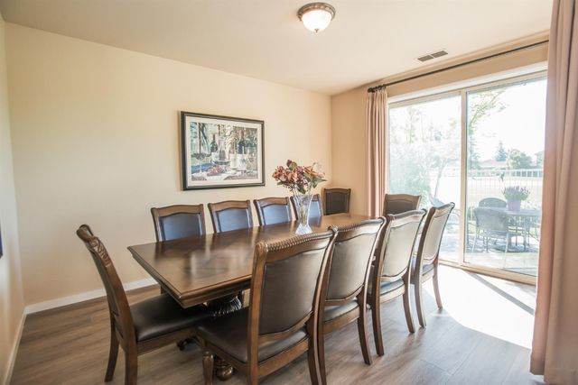 9512 Golf Course Ln, Elk Grove, CA 95758