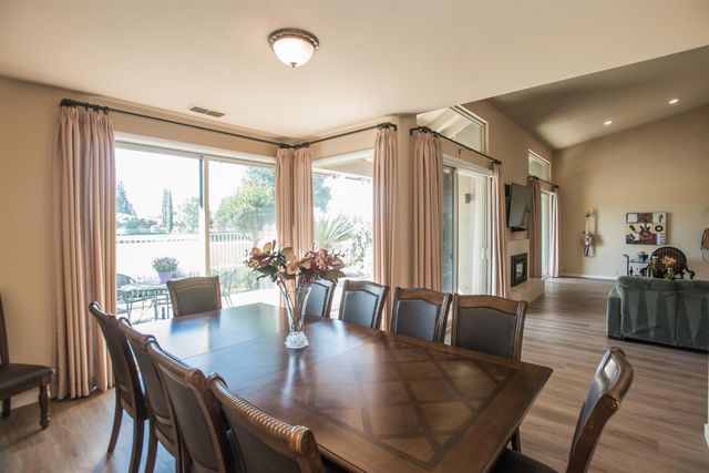 9512 Golf Course Ln, Elk Grove, CA 95758