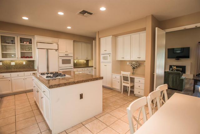 9512 Golf Course Ln, Elk Grove, CA 95758