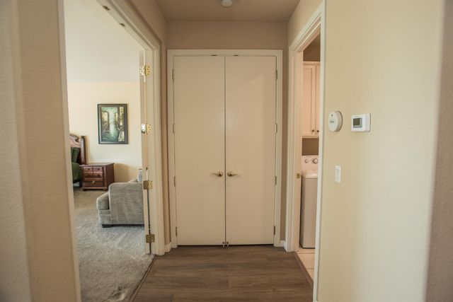 9512 Golf Course Ln, Elk Grove, CA 95758