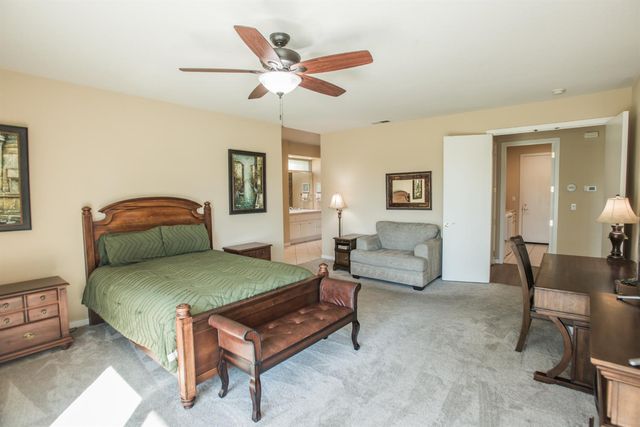 9512 Golf Course Ln, Elk Grove, CA 95758