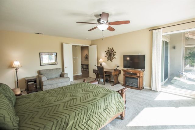 9512 Golf Course Ln, Elk Grove, CA 95758