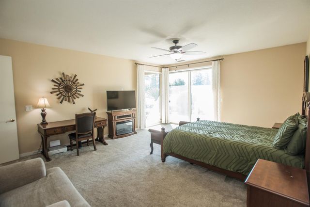 9512 Golf Course Ln, Elk Grove, CA 95758