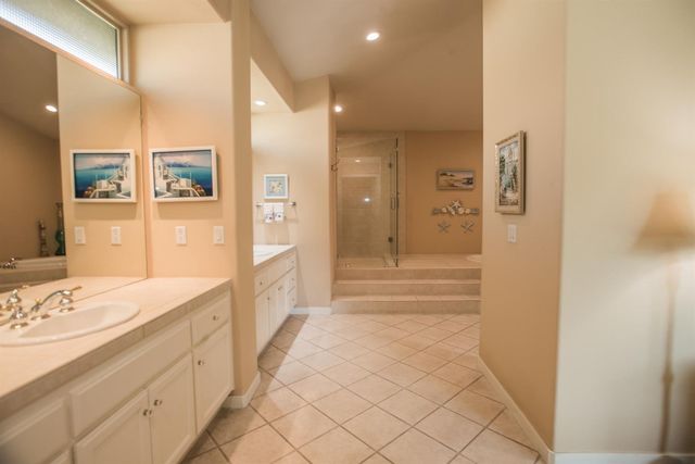 9512 Golf Course Ln, Elk Grove, CA 95758