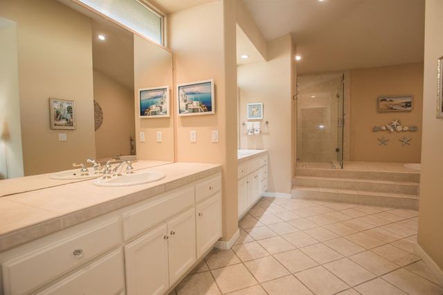 9512 Golf Course Ln, Elk Grove, CA 95758