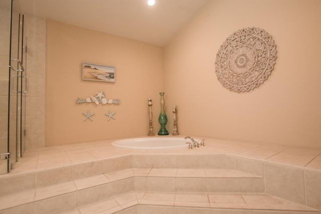 9512 Golf Course Ln, Elk Grove, CA 95758