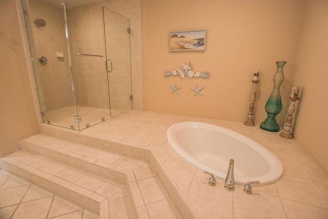 9512 Golf Course Ln, Elk Grove, CA 95758