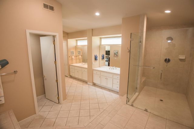 9512 Golf Course Ln, Elk Grove, CA 95758