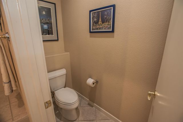 9512 Golf Course Ln, Elk Grove, CA 95758