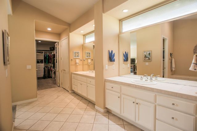 9512 Golf Course Ln, Elk Grove, CA 95758