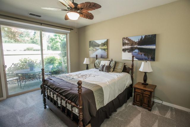 9512 Golf Course Ln, Elk Grove, CA 95758