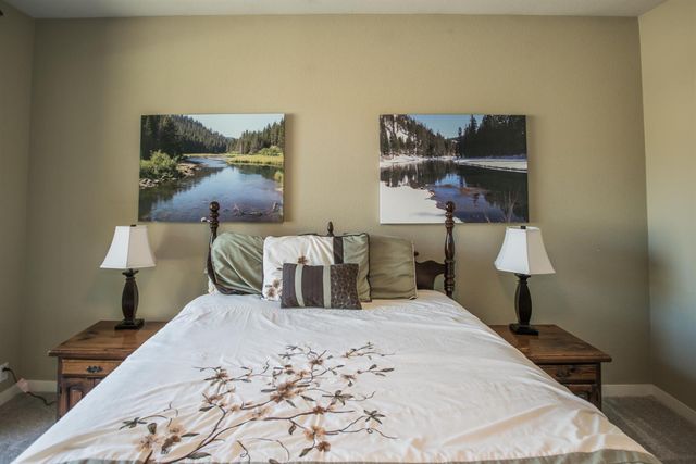 9512 Golf Course Ln, Elk Grove, CA 95758