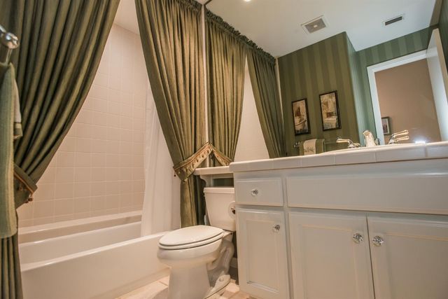 9512 Golf Course Ln, Elk Grove, CA 95758