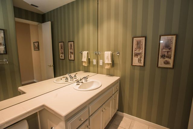 9512 Golf Course Ln, Elk Grove, CA 95758