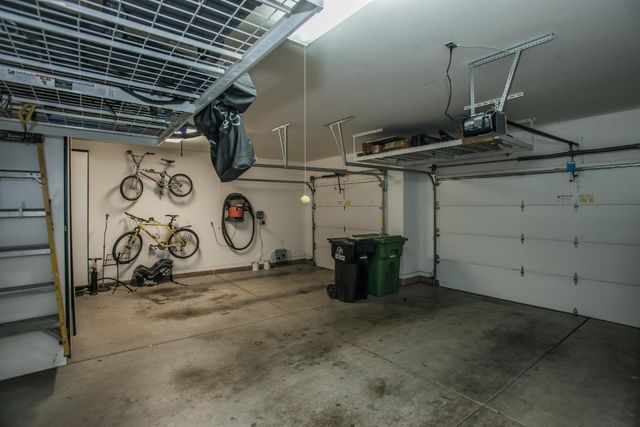 9512 Golf Course Ln, Elk Grove, CA 95758