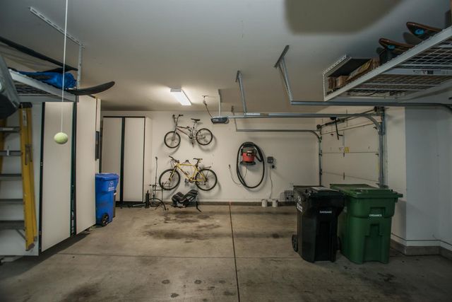 9512 Golf Course Ln, Elk Grove, CA 95758