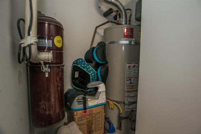 9512 Golf Course Ln, Elk Grove, CA 95758